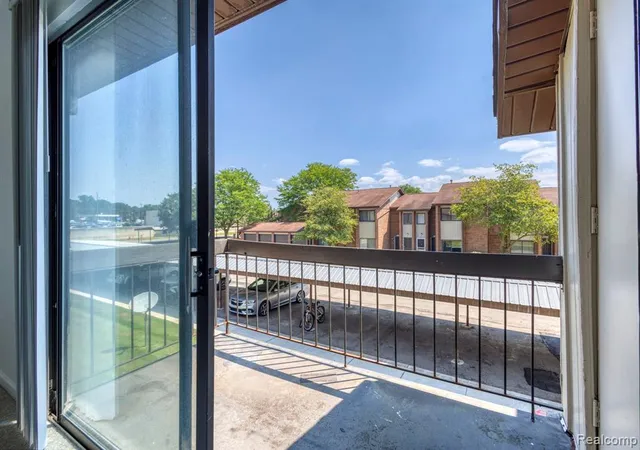Photo 4 of Condo for sale at 33799 Pondview Cir #47, Livonia, MI 48152 1472 | MLS# 61036779 | Listing updated on 2026-10-20