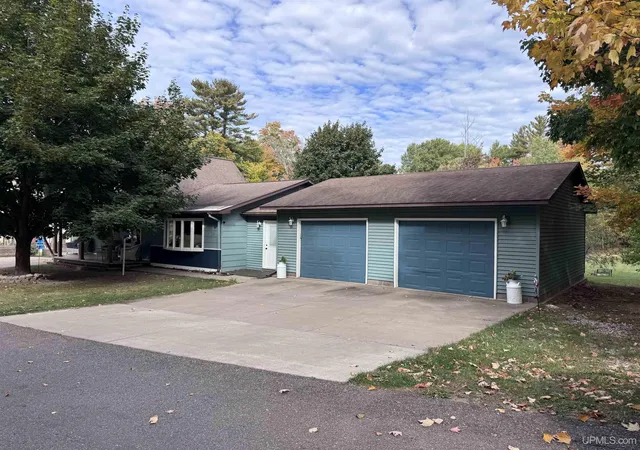 Photo 2 of Single family home for sale at 1952 Norwood St, Marquette, MI 49855 | MLS# 50223799 | Listing updated on 2026-10-14