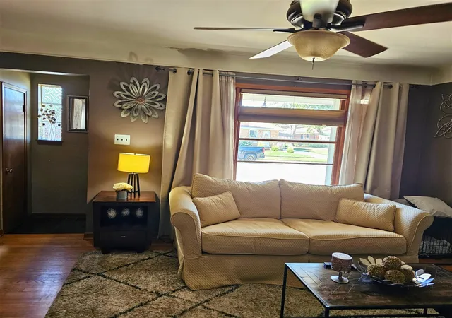 Photo 3 of Sale Pending at 22425 Louise St, Saint Clair Shores, MI 48081 | MLS# 70555402 | Listing updated on 2026-09-16