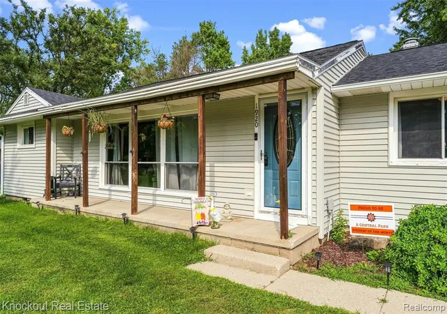 Photo 3 of Sale Pending at 1920 E Chippewa River Rd, Midland, MI 48640 8207 | MLS# 61025875 | Listing updated on 2026-09-25