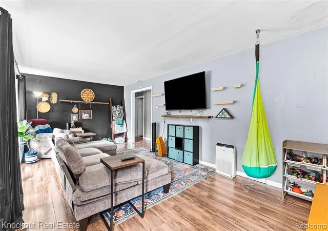 Photo 4 of Sale Pending at 1920 E Chippewa River Rd, Midland, MI 48640 8207 | MLS# 61025875 | Listing updated on 2026-09-25