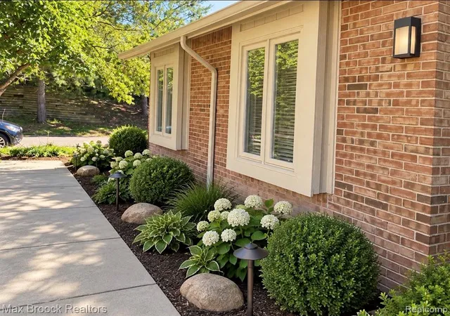 Photo 2 of Condo for sale at 5663 Hillcrest Cir #64, West Bloomfield, MI 48322 | MLS# 61032121 | Listing updated on 2026-09-22