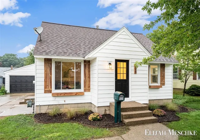 Photo 1 of Sale Pending at 829 Ariebill St, Wyoming, MI 49509 | MLS# 70562273 | Listing updated on 2026-10-28