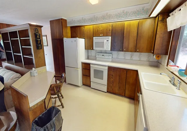 Photo 3 of Single family home for sale at 3175 S Tower Hill Rd, Houghton Lake, MI 48629 | MLS# 80072949 | Listing updated on 2026-08-31