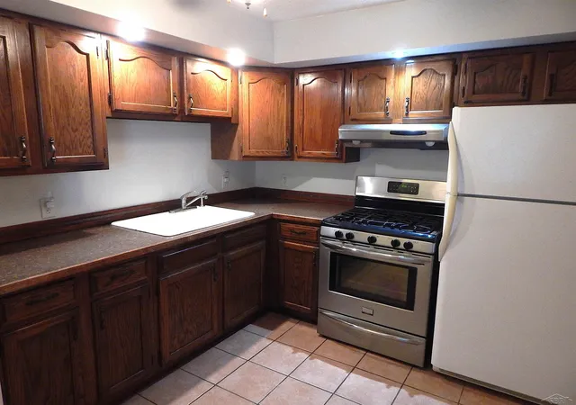 Photo 3 of Single family home for sale at 1002 S Henry St, Bay City, MI 48706 | MLS# 50221009 | Listing updated on 2026-09-07
