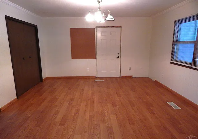 Photo 4 of Single family home for sale at 1002 S Henry St, Bay City, MI 48706 | MLS# 50221009 | Listing updated on 2026-09-07