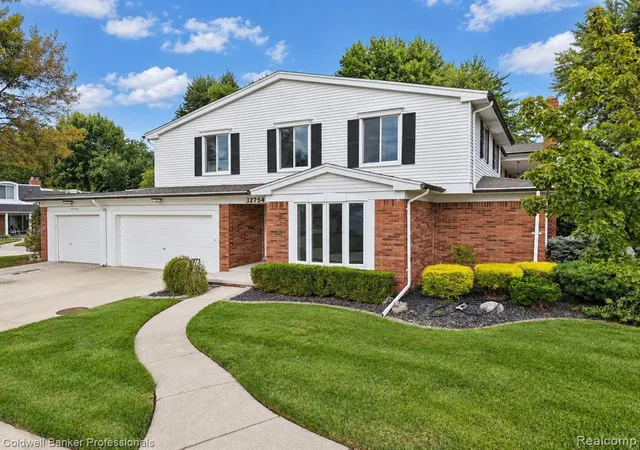 Photo 1 of Condo for sale at 32754 Barclay Sq #20, Warren, MI 48093 6105 | MLS# 61023733 | Listing updated on 2026-10-13