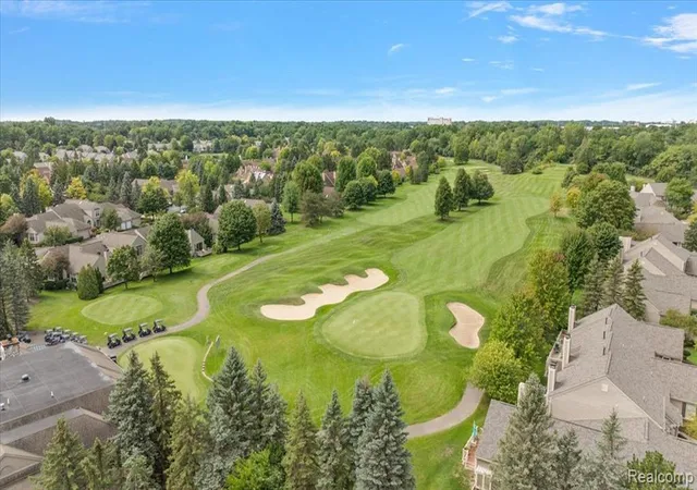Listing Photo 4 - Condo for sale in building located at 1918 Eagle Pointe, Bloomfield Hills, MI 48304