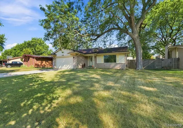 Photo 2 of Single family home for sale at 19700 Northbrook Dr, Southfield, MI 48076 | MLS# 61027172 | Listing updated on 2026-09-25