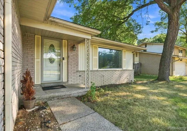 Photo 4 of Single family home for sale at 19700 Northbrook Dr, Southfield, MI 48076 | MLS# 61027172 | Listing updated on 2026-09-25