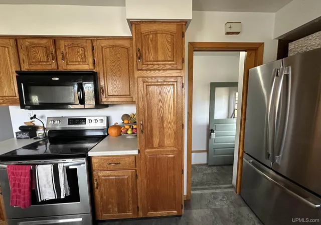 Photo 3 of Single family home for sale at 7623 Oak Dr, Republic, MI 49879 | MLS# 50224388 | Listing updated on 2026-10-17