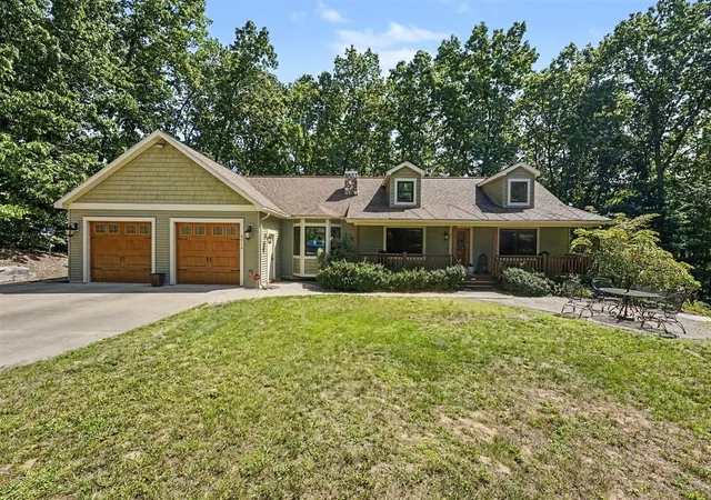 Photo 2 of Single family home for sale at 8319 Pine Is Dr, Comstock Park, MI 49321 | MLS# 70545396 | Listing updated on 2026-09-15
