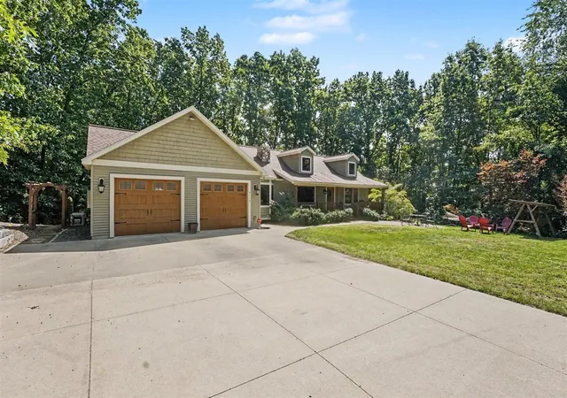 Photo 3 of Single family home for sale at 8319 Pine Is Dr, Comstock Park, MI 49321 | MLS# 70545396 | Listing updated on 2026-09-15
