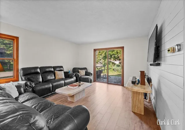 Listing Photo 5 - Condo for sale in building located at 2630 Chatham Woods Dr, Grand Rapids, MI 49546