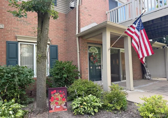 Photo 1 of Condo for sale at 276 Marigold Cir #18, Westland, MI 48185 | MLS# 61033900 | Listing updated on 2026-10-24