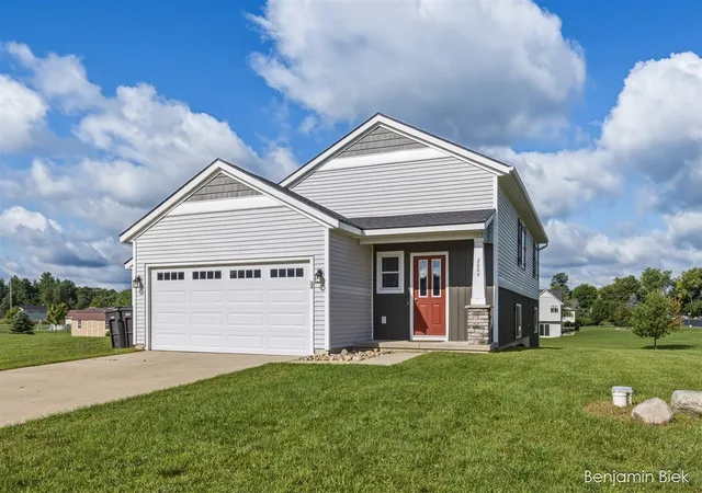 Photo 2 of Sale Pending at 2809 Ivy Ln, Middleville, MI 49333 | MLS# 70555603 | Listing updated on 2026-09-17