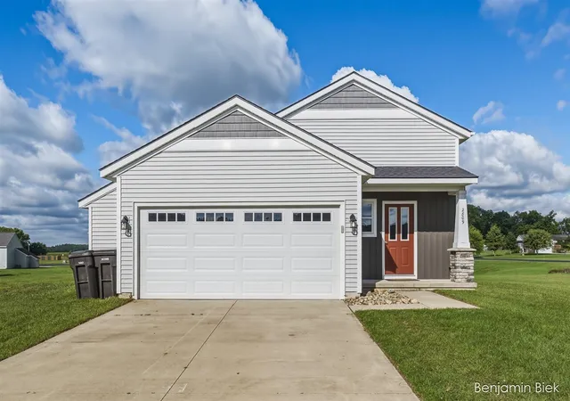 Photo 3 of Sale Pending at 2809 Ivy Ln, Middleville, MI 49333 | MLS# 70555603 | Listing updated on 2026-09-17