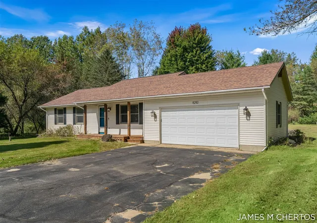 Photo 2 of Single family home for sale at 8283 Deer Valley Dr, Alto, MI 49302 | MLS# 70561869 | Listing updated on 2026-10-30
