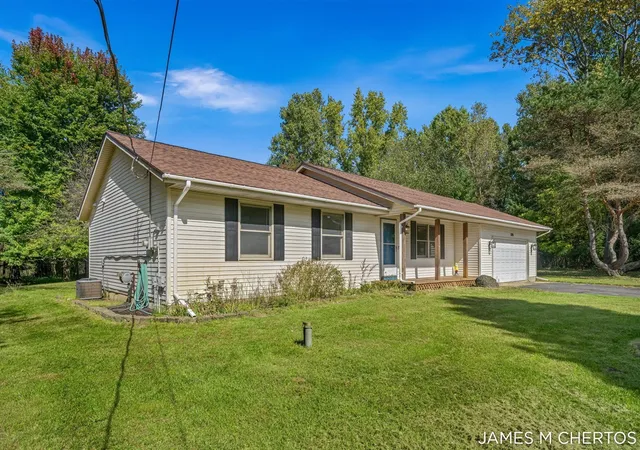 Photo 3 of Single family home for sale at 8283 Deer Valley Dr, Alto, MI 49302 | MLS# 70561869 | Listing updated on 2026-10-30