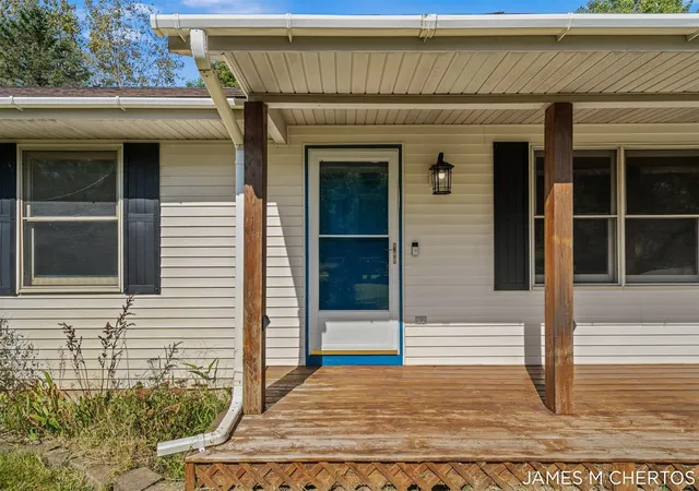 Photo 4 of Single family home for sale at 8283 Deer Valley Dr, Alto, MI 49302 | MLS# 70561869 | Listing updated on 2026-10-30