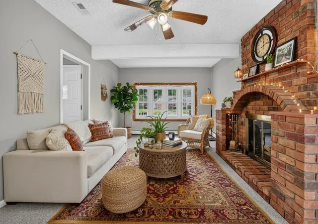 Photo 3 of Single family home for sale at 8977 Linville St, Livonia, MI 48150 | MLS# 50221438 | Listing updated on 2026-09-10