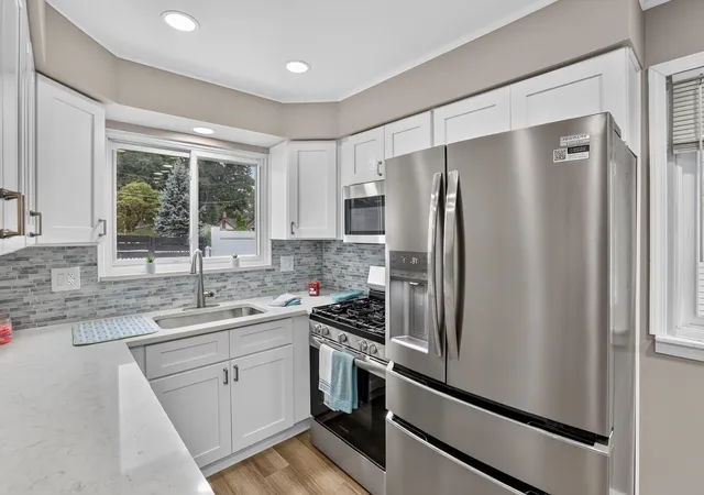 Photo 4 of Single family home for sale at 8977 Linville St, Livonia, MI 48150 | MLS# 50221438 | Listing updated on 2026-09-10