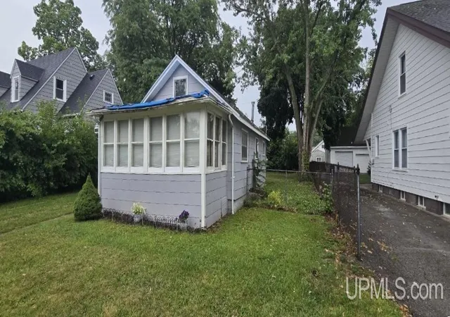 Photo 2 of Single family home for sale at 1065 Boston Ave, Waterford, MI 48328 | MLS# 50220450 | Listing updated on 2026-09-02
