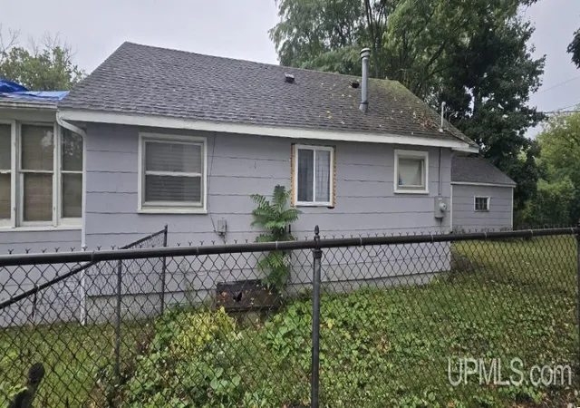 Photo 2 of Single family home for sale at 1065 Boston Ave, Waterford, MI 48328 | MLS# 50220450 | Listing updated on 2026-09-02