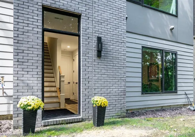 Listing Photo 5 - Condo for sale in building located at 108 N Ctr Cvs, Northville, MI 48167