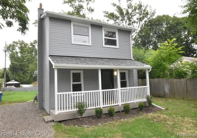 Photo 1 of Single family home for sale at 1565 Parkway St, Waterford, MI 48328 | MLS# 61030827 | Listing updated on 2026-09-16