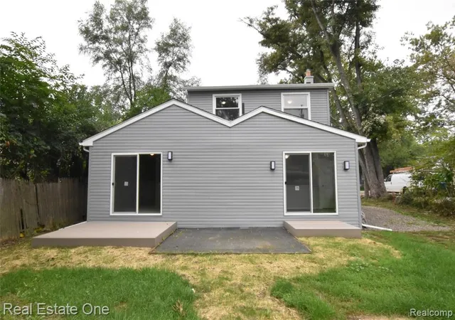 Photo 3 of Single family home for sale at 1565 Parkway St, Waterford, MI 48328 | MLS# 61030827 | Listing updated on 2026-09-16