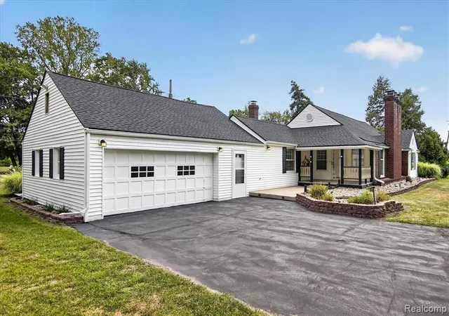Photo 2 of Sale Pending at 11175 Elmview St, Romulus, MI 48174 3901 | MLS# 61025318 | Listing updated on 2026-09-17