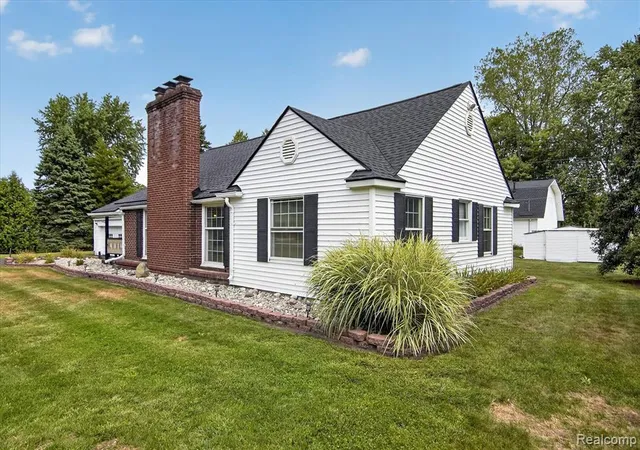 Photo 3 of Sale Pending at 11175 Elmview St, Romulus, MI 48174 3901 | MLS# 61025318 | Listing updated on 2026-09-17