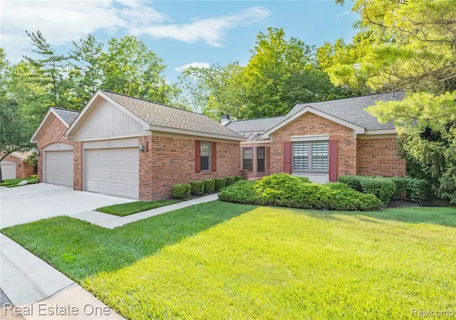 Photo 1 of Condo for sale at 7332 Meadowridge Cir, West Bloomfield, MI 48322 | MLS# 61030870 | Listing updated on 2026-09-29