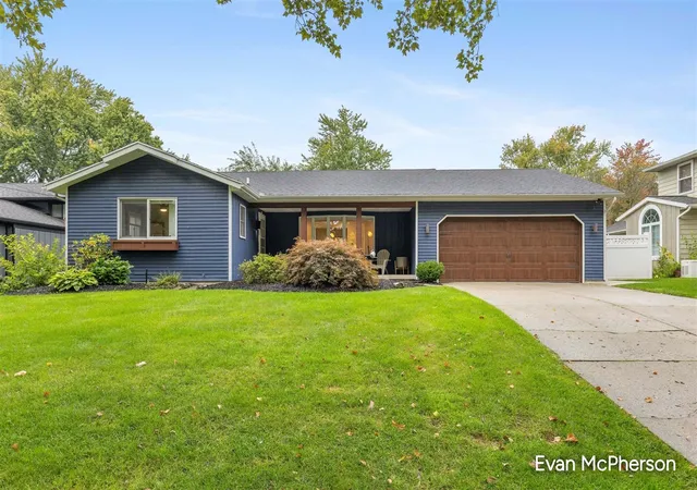 Photo 1 of Single family home for sale at 1805 Edgewood Ave, Grand Rapids, MI 49506 | MLS# 70561886 | Listing updated on 2026-10-07