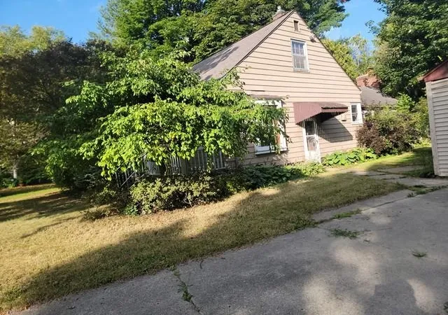 Photo 2 of Single family home for sale at 16 Southlawn Ct St, Saginaw, MI 48602 | MLS# 50220937 | Listing updated on 2026-09-12