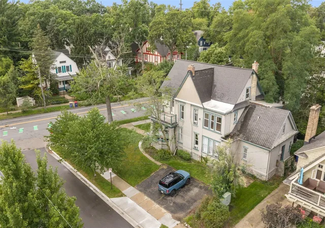 Photo 3 of Sale Pending at 1215 Lake Dr, Grand Rapids, MI 49506 | MLS# 70555081 | Listing updated on 2026-09-20