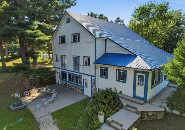 Photo 2 of Single family home for sale at 7095 Orchard Lake Dr, South Haven, MI 49090 | MLS# 70553970 | Listing updated on 2026-09-14