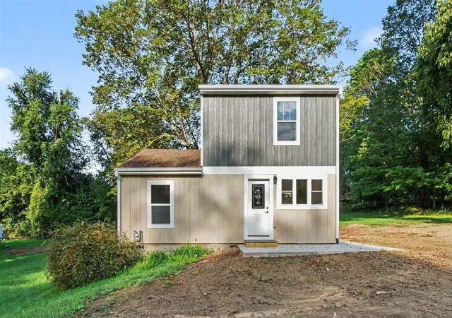 Photo 1 of Single family home for sale at 725 N Paw St, Lawrence, MI 49064 | MLS# 70556601 | Listing updated on 2026-09-16