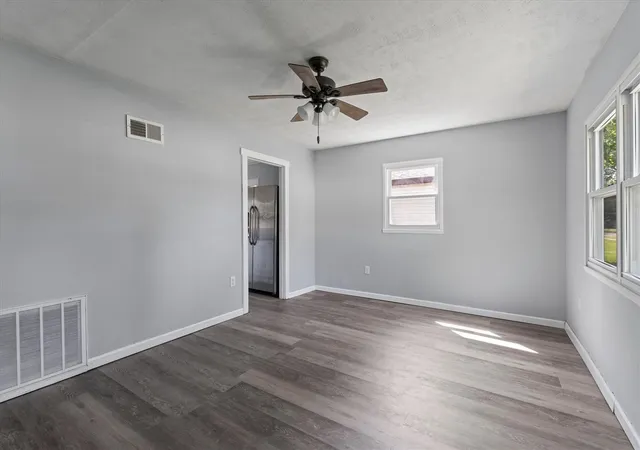Photo 2 of Single family home for sale at 1822 Sycamore St, Niles, MI 49120 | MLS# 70555596 | Listing updated on 2026-09-02
