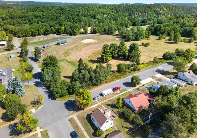 Photo 3 of Single family home for sale at 700 Poplar St, Ishpeming, MI 49849 | MLS# 50221487 | Listing updated on 2026-10-01