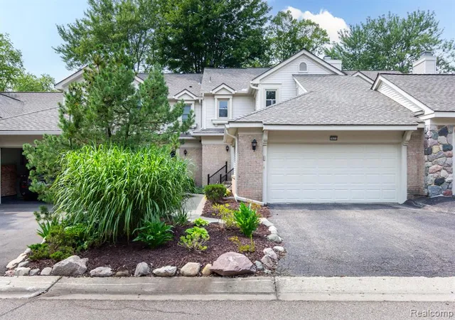 Photo 1 of Condo for sale at 7671 Danbury Cir, West Bloomfield, MI 48322 | MLS# 61030039 | Listing updated on 2026-10-10