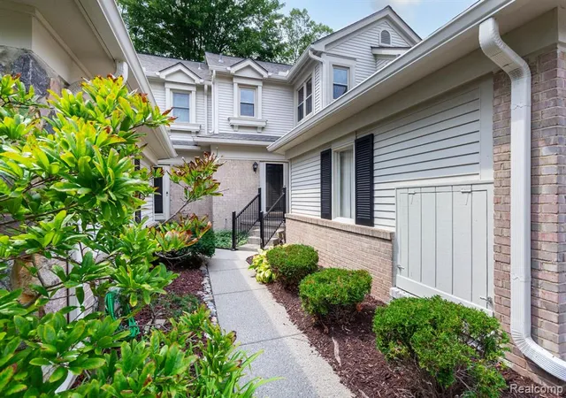 Photo 3 of Condo for sale at 7671 Danbury Cir, West Bloomfield, MI 48322 | MLS# 61030039 | Listing updated on 2026-10-10