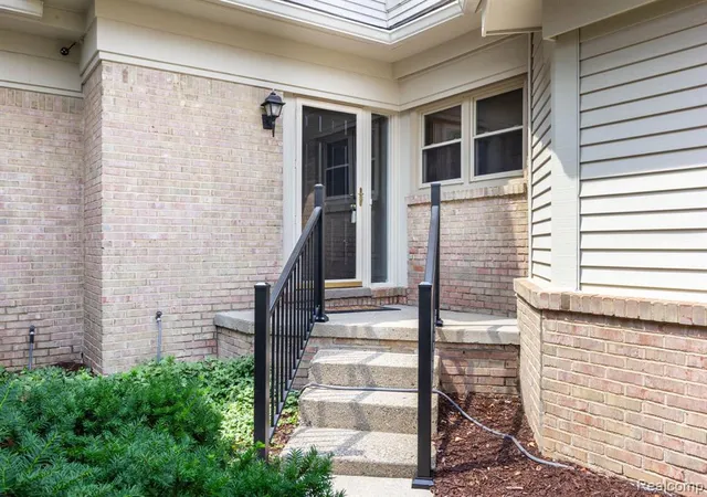 Photo 4 of Condo for sale at 7671 Danbury Cir, West Bloomfield, MI 48322 | MLS# 61030039 | Listing updated on 2026-10-10