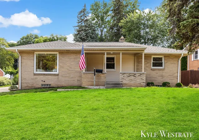 Photo 1 of Single family home for sale at 1752 Lake Michigan Dr, Grand Rapids, MI 49504 | MLS# 70553986 | Listing updated on 2026-09-02
