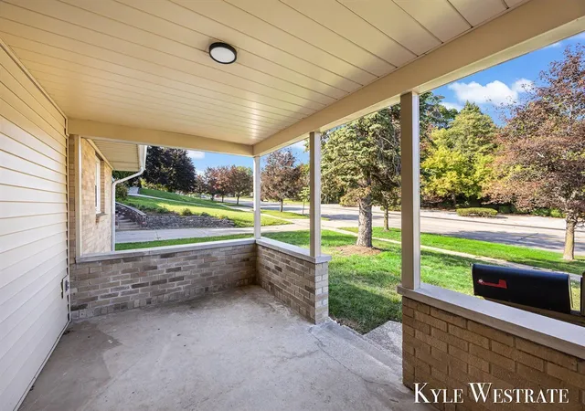 Photo 3 of Single family home for sale at 1752 Lake Michigan Dr, Grand Rapids, MI 49504 | MLS# 70553986 | Listing updated on 2026-09-02