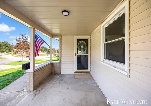 Photo 4 of Single family home for sale at 1752 Lake Michigan Dr, Grand Rapids, MI 49504 | MLS# 70553986 | Listing updated on 2026-09-02
