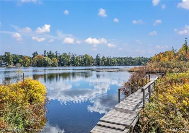 Photo 2 of Single family home for sale at 1325 Elkhorn Lake Rd, Lake Orion, MI 48362 2415 | MLS# 61007375 | Listing updated on 2026-10-26