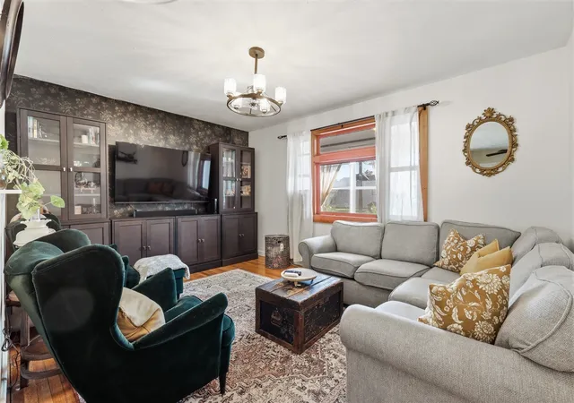 Photo 4 of Single family home for sale at 325 Grand Ave, Grand Rapids, MI 49503 | MLS# 70557311 | Listing updated on 2026-09-11