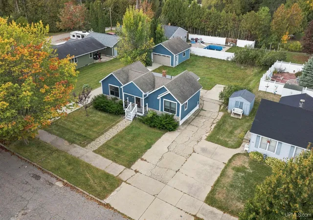 Photo 2 of Single family home for sale at 1210 S 16th Street, Escanaba, MI 49829 | MLS# 50224464 | Listing updated on 2026-10-12